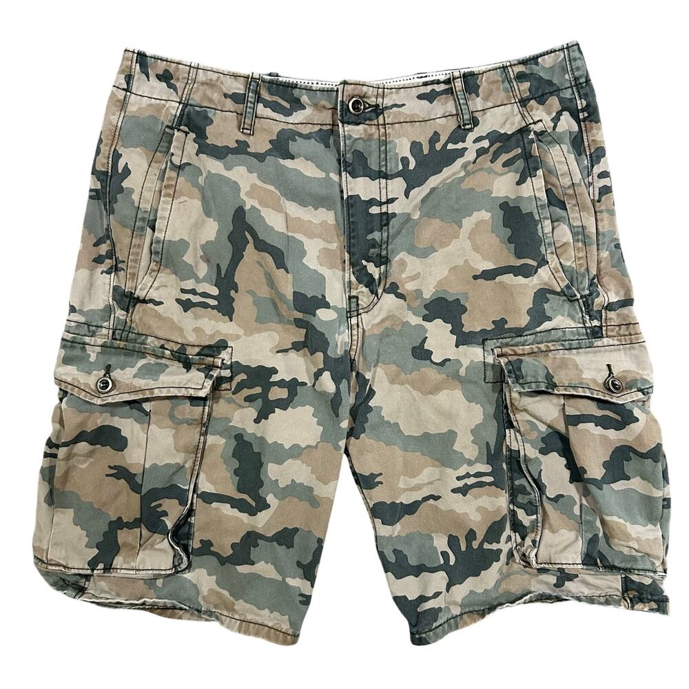 Y2K Levi’s Camo Cargo Shorts 33 Waist Paratrooper Military Style Relaxed Fit